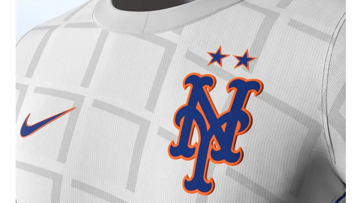 The New York Mets MLB soccer jersey pays homage to the Mets roots and their city.