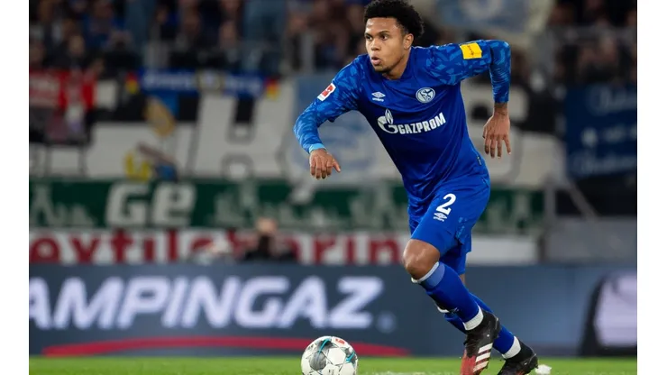 Weston McKennie of Schalke 04 controls the ball during a Bundesliga game (Getty).