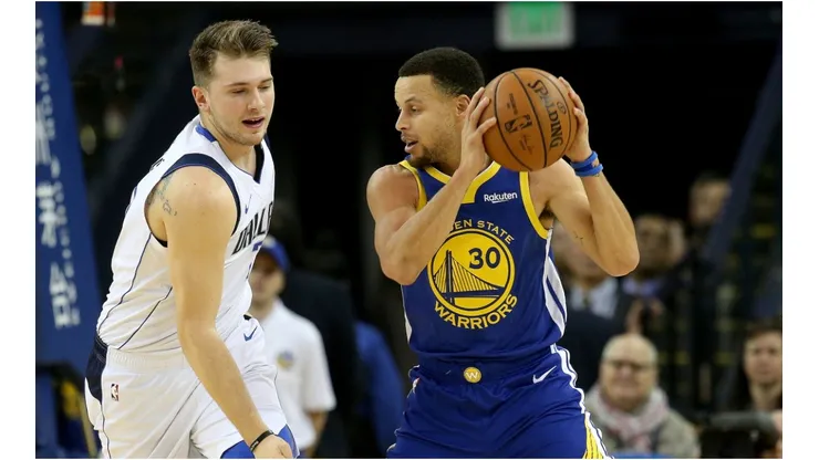 Luka Doncic (left) guarding Stephen Curry. (Getty)