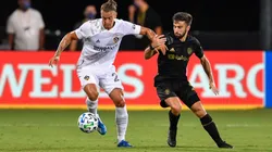 LAFC vs. LA Galaxy: Rolf Feltscher of LA Galaxy (left) turns away from Diego Rossi of LAFC (Getty).