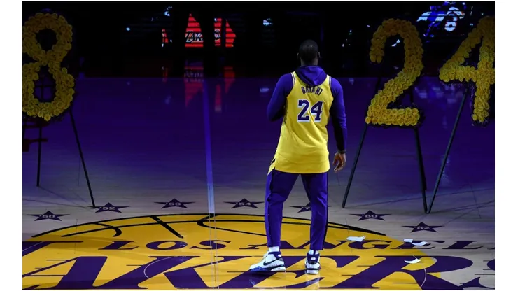 Los Angeles Lakers: LeBron James honors the late Kobe Bryant at Staples Center. (Getty)