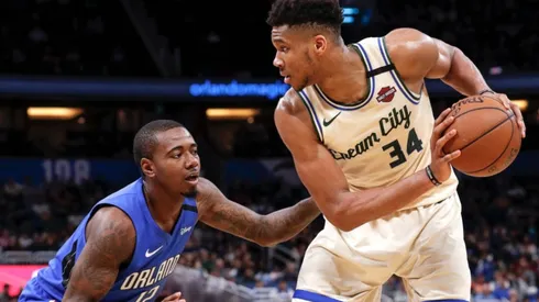 Gary Clark guarding Giannis Antetokounmpo. (Getty)