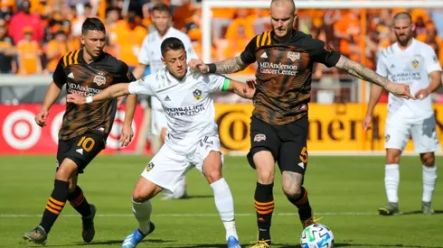 Houston Dynamo defender Kiki Struna (right) keeps the ball away from Los Angeles Galaxy forward Javier Chicharito Hernández (Getty).