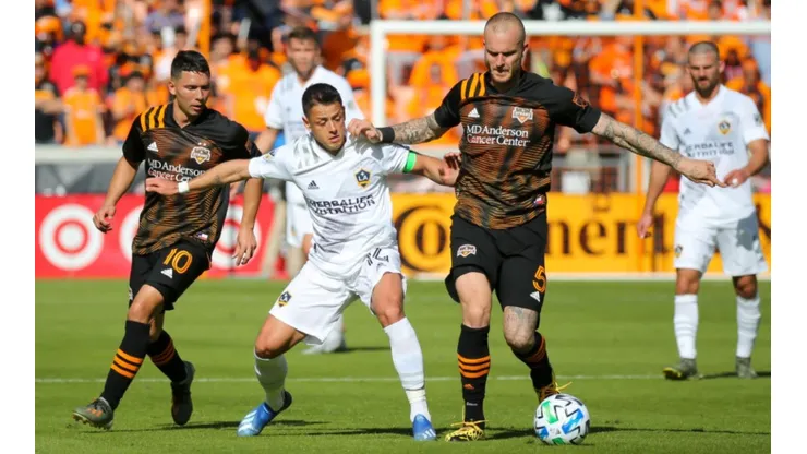 Houston Dynamo defender Kiki Struna (right) keeps the ball away from Los Angeles Galaxy forward Javier Chicharito Hernández (Getty).