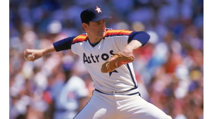 Nolan Ryan makes a pitch for the Houston Astros in an MLB game (Getty).
