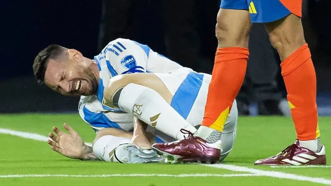 Argentina forward Lionel Messi (10) reacts after hurting his right ankle on a play against Colombia in the first half of their Copa America 2024 Final soccer match at Hard Rock Stadium on Sunday, July 14, 2024. IMAGO / ZUMA Press Wire