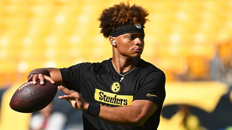 Justin Fields quarterback of the Pittsburgh Steelers