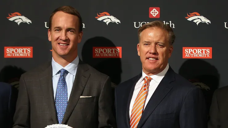 Peyton Manning (left) with John Elway (right) - Denver Broncos