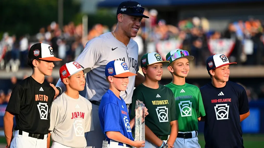 Aaron Judge #99 of the New York Yankees poses with Little League players prior to the game against the Detroit Tigers at Bowman Field on August 18, 2024 in South Williamsport, Pennsylvania. (Photo by Joe Sargent/Getty Images)
