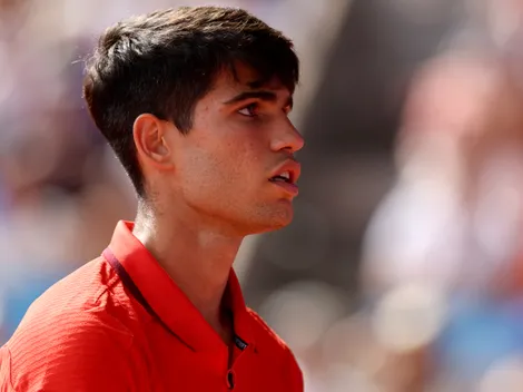 Video: Carlos Alcaraz shows surprising frustration and smashes his racket in loss to Gael Monfils