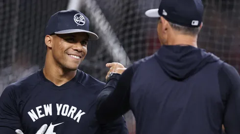 Juan Soto #22 of the New York Yankees talks with manager Aaron Boone before the MLB game against the Arizona Diamondbacks at Chase Field on April 01, 2024 in Phoenix, Arizona.