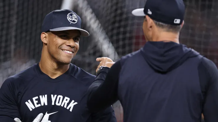Juan Soto #22 of the New York Yankees talks with manager Aaron Boone before the MLB game against the Arizona Diamondbacks at Chase Field on April 01, 2024 in Phoenix, Arizona.
