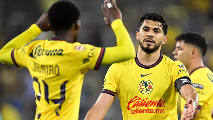 Henry Martín of Club América celebrates the victory.