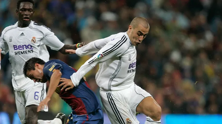 Fabio Cannavaro (R) of Real Madrid tackles Javier Saviola of Barcelona during the Primera Liga match between Real Madrid and Barcelona at the Santiago Bernabeu stadium October 22, 2006 in Madrid, Spain.