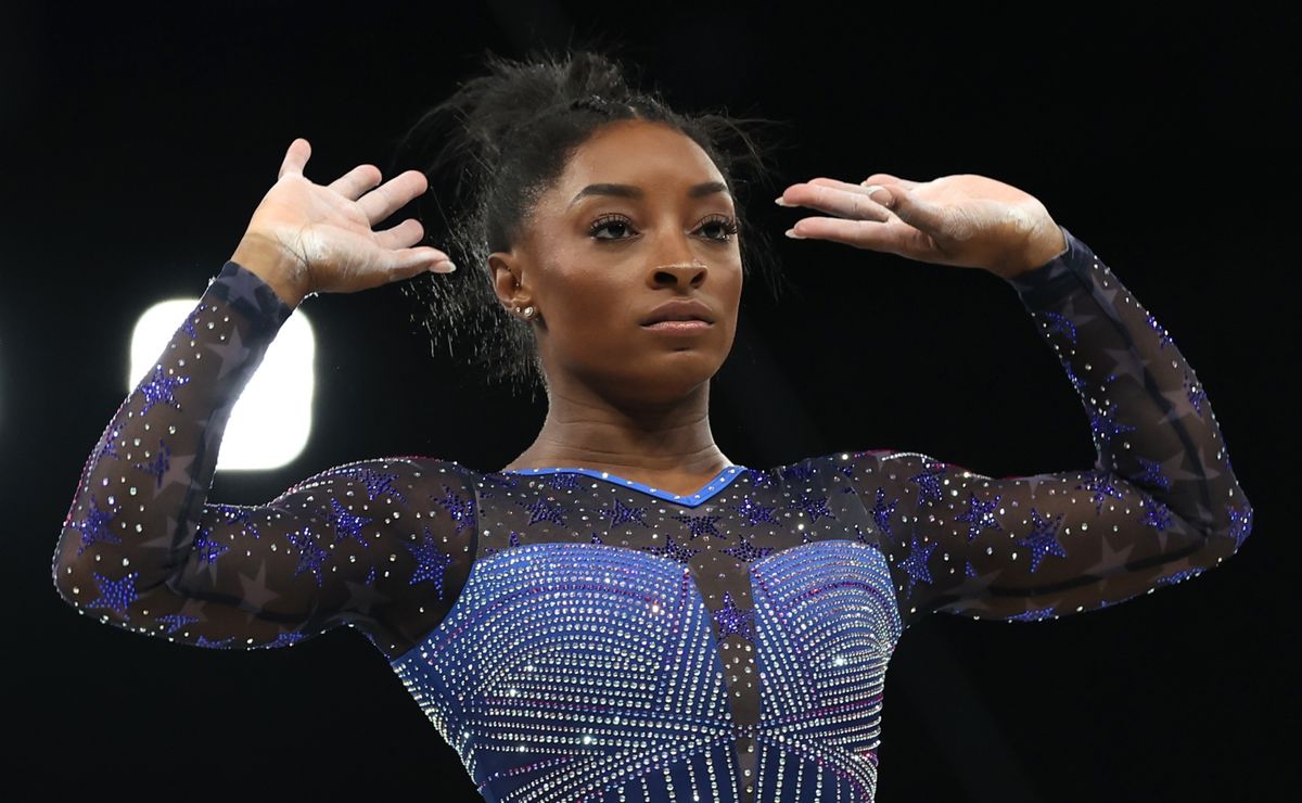 Video: Simone Biles wins gold in Gymnastics All-Around of Paris 2024 ...