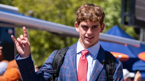 Arch Manning 16 of the Texas Longhorns leading the team in before vs the Mississippi State Bulldogs at DKR-Memorial Stadium. Austin USA