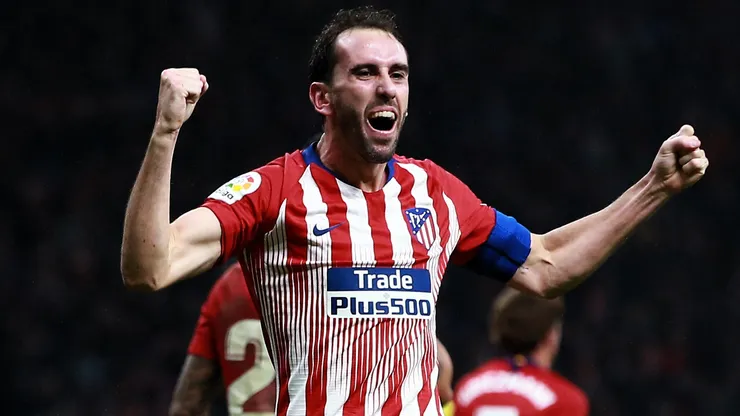 Diego Godin of Atletico de Madrid celebrates scoring their third goal during the La Liga match between Club Atletico de Madrid and Athletic Club at Wanda Metropolitano stadium on November 10, 2018 in Madrid, Spain. (Photo by Gonzalo Arroyo Moreno/Getty Images)