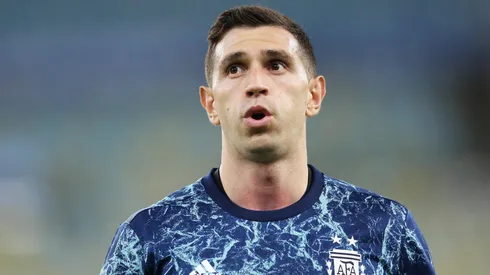 Emiliano Martínez warming up before Argentina vs Brazil