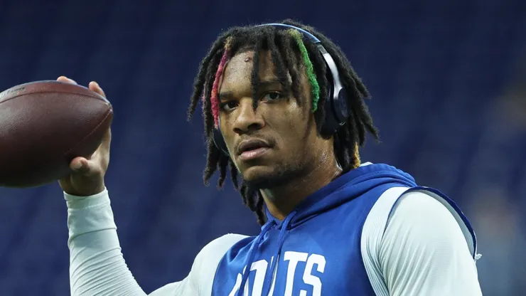 Anthony Richardson #5 of the Indianapolis Colts warms up before a game against the Los Angeles Rams at Lucas Oil Stadium on October 01, 2023 in Indianapolis, Indiana.