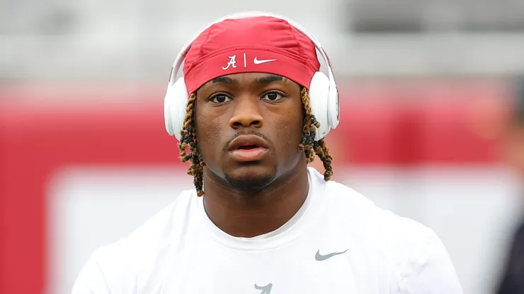 Jalen Milroe #4 of the Alabama Crimson Tide warms up before the game against the Georgia Bulldogs at Bryant-Denny Stadium on September 28, 2024 in Tuscaloosa, Alabama.