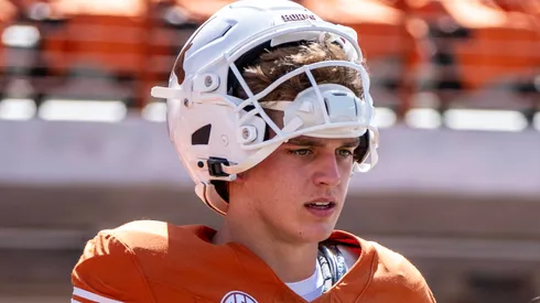 Arch Manning 16 of the Texas Longhorns during pre game warmups vs the Mississippi State Bulldogs at DKR-Memorial Stadium. Austin USA