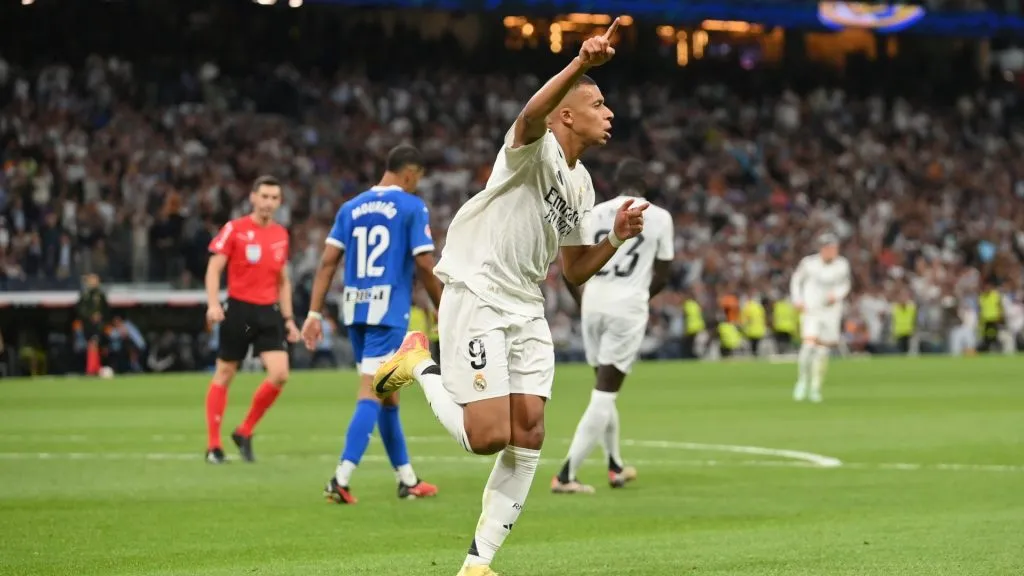 Kylian Mbappe of Real Madrid celebrates scoring his team's second goal during the LaLiga match between Real Madrid CF and Deportivo Alaves at Estadio Santiago Bernabeu on September 24, 2024 in Madrid, Spain.