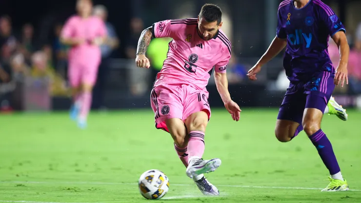 Lionel Messi #10 of Inter Miami kicks the ball against the Charlotte FC during the first half of the game at Chase Stadium on September 28, 2024 in Fort Lauderdale, Florida.