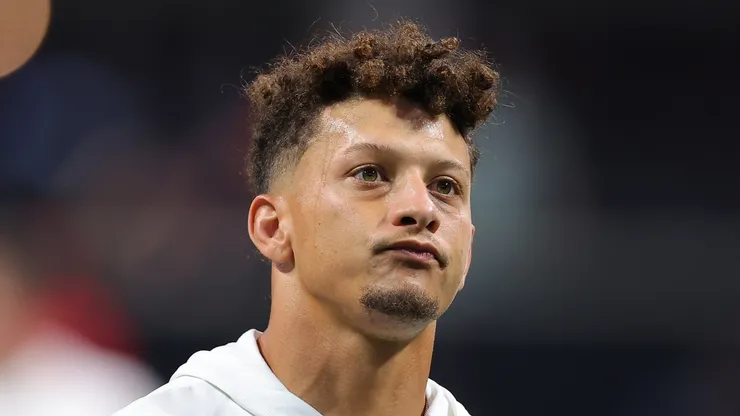 Patrick Mahomes #15 of the Kansas City Chiefs warms up prior to the game against the Atlanta Falcons at Mercedes-Benz Stadium on September 22, 2024 in Atlanta, Georgia.
