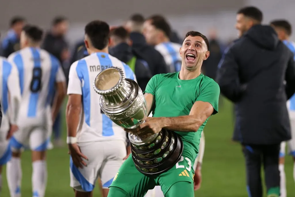 Emiliano Martinez of Argentina celebrates with the Copa America 2024 trophy after the FIFA World Cup 2026 Qualifier match between Argentina and Chile. Daniel Jayo/Getty Images
