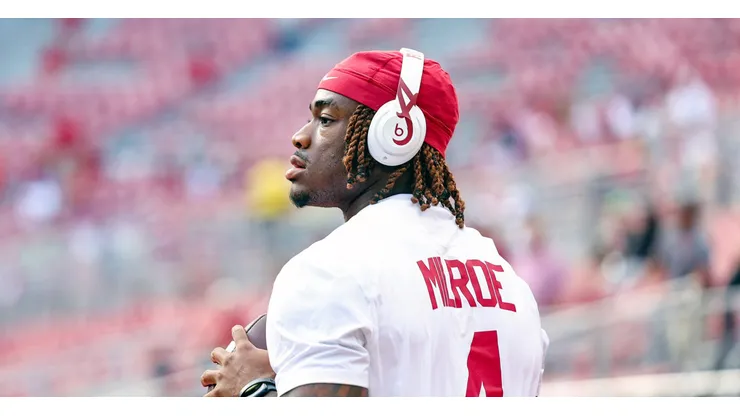 Jalen Milroe #4 of the Alabama Crimson Tide warms up prior to kickoff against the South Florida Bulls at Bryant-Denny Stadium on September 7, 2024 in Tuscaloosa, Alabama.