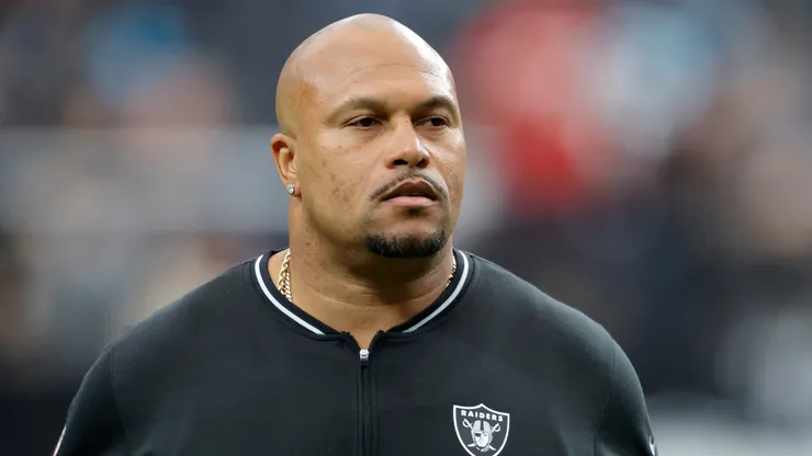 Las Vegas Raiders head coach Antonio Pierce