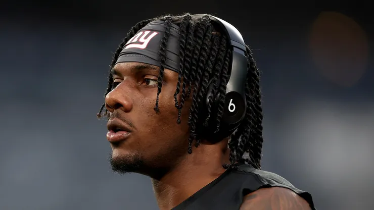 Malik Nabers #1 of the New York Giants warms up prior to the game against the Dallas Cowboys at MetLife Stadium on September 26, 2024 in East Rutherford, New Jersey. (Photo by Luke Hales/Getty Images)
