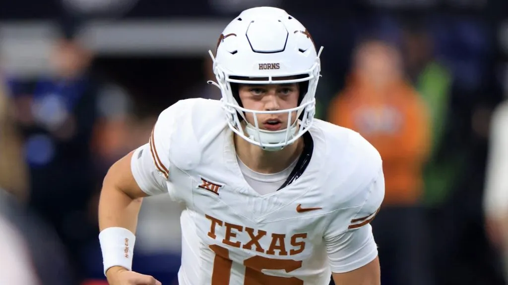 Texas Longhorns quarterback Arch Manning (16) warms up before the NCAA Football game between the Oklahoma State Cowboys and Texas Longhorns at AT&amp;T Stadium in Arlington, Texas.