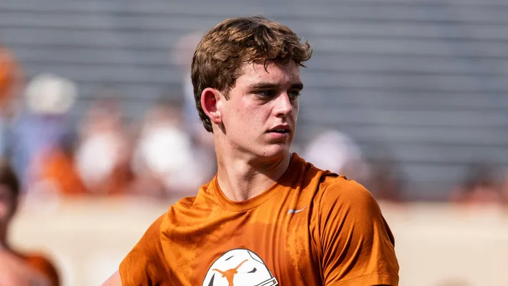 Arch Manning 16 of the Texas Longhorns during pregame warmups before the game vs the UTSA Roadrunners at DKR-Memorial Stadium. Austin USA
