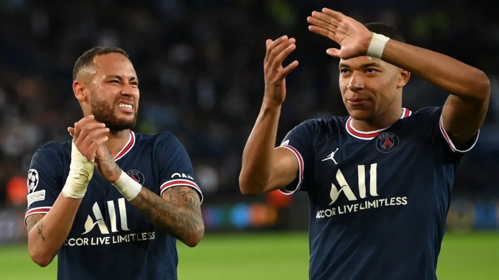 Lionel Messi, Neymar and Kylian Mbappe of Paris Saint-Germain applaud the fans after victory in the UEFA Champions League group A match between Paris Saint-Germain and Manchester City at Parc des Princes on September 28, 2021 in Paris, France.