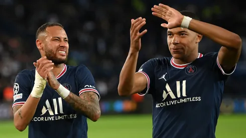 Lionel Messi, Neymar and Kylian Mbappe of Paris Saint-Germain applaud the fans after victory in the UEFA Champions League group A match between Paris Saint-Germain and Manchester City at Parc des Princes on September 28, 2021 in Paris, France.