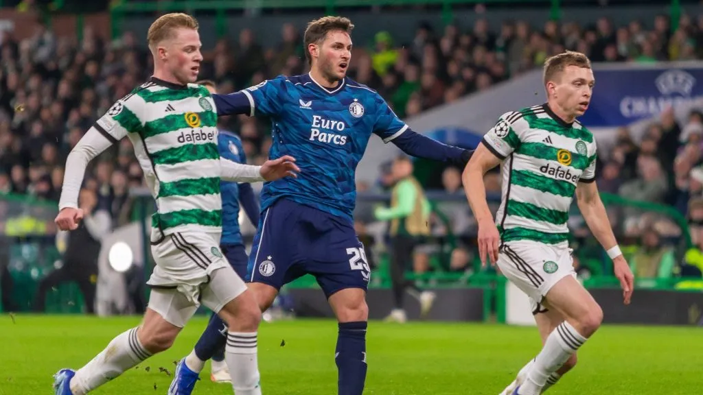 Santiago Giménez playing in UCL.