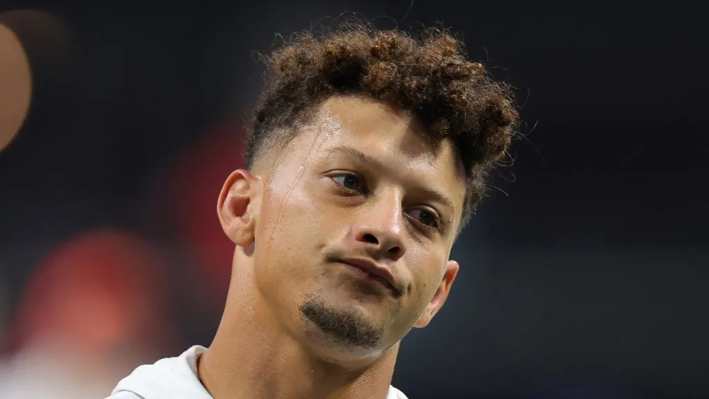 Patrick Mahomes #15 of the Kansas City Chiefs warms up prior to the game against the Atlanta Falcons at Mercedes-Benz Stadium on September 22, 2024 in Atlanta, Georgia.