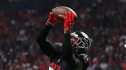 Justin Simmons #31 of the Atlanta Falcons intercepts a pass intended for Noah Gray #83 of the Kansas City Chiefs during the first quarter at Mercedes-Benz Stadium on September 22, 2024 in Atlanta, Georgia.