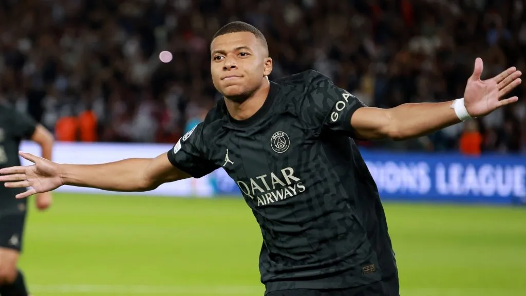 Kylian Mbappe of Paris Saint-Germain celebrates after scoring the team's first goal from the penalty spot during the UEFA Champions League Group F match between Paris Saint-Germain and Borussia Dortmund at Parc des Princes on September 19, 2023 in Paris, France. 