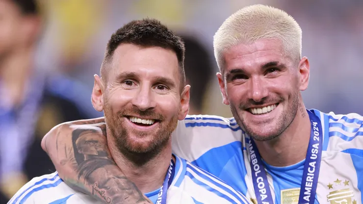 Lionel Messi and Rodrigo De Paul playing with Argentna
