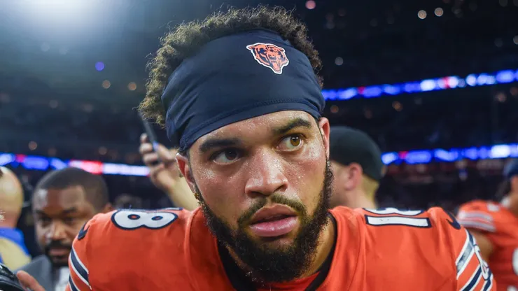 Chicago Bears quarterback Caleb Williams (18) departs midfield following the football game between the Chicago Bears and Houston Texans on September 15, 2024 at NRG Stadium in Houston, Texas.