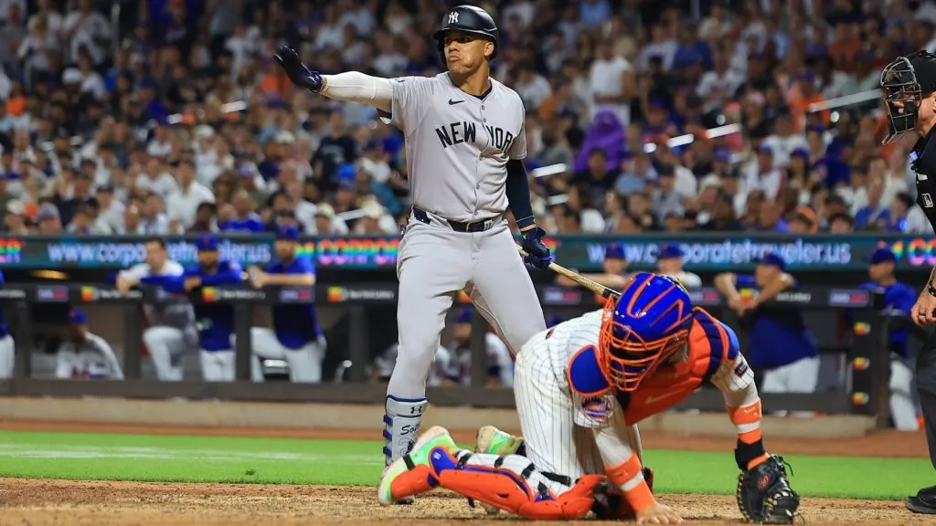 uan Soto 22 of the New York Yankees is signaling to teammate Austin Wells not to advance on a pitch during the eighth inning of the baseball game against the New York Mets. IMAGO /&nbsp;NurPhoto.