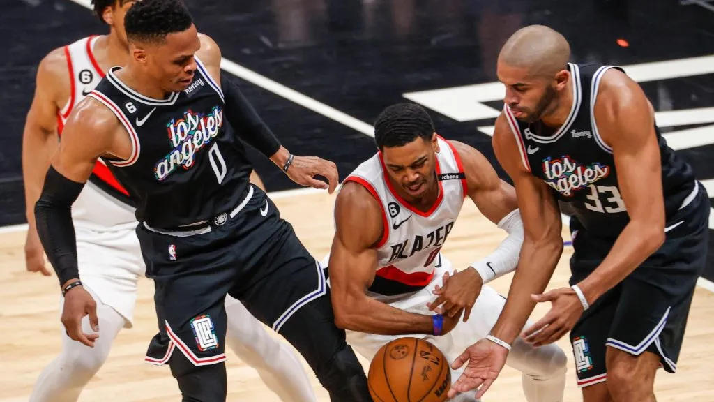 Portland Trail Blazers guard Shaquille Harrison (00) vie for the ball between Los Angeles Clippers guard Russell Westbrook (0) and forward Nicolas Batum (33) during an NBA, Basketball Herren, USA basketball game at Crypto.com Arena. IMAGO /&nbsp;ZUMA Press Wire