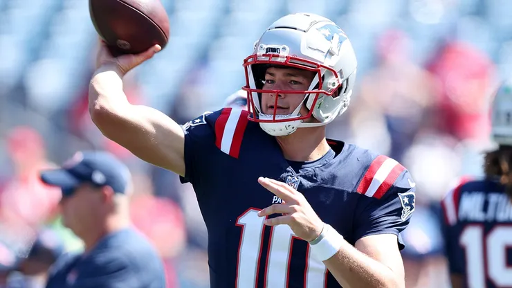 Drake Maye #10 of the New England Patriots warms up prior to the game at Gillette Stadium on September 15, 2024 in Foxborough, Massachusetts.