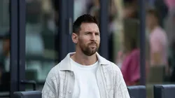 Lionel Messi enters stadium.