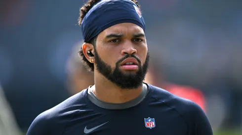 Caleb Williams #18 of the Chicago Bears warms up before the game against the Tennessee Titans at Soldier Field on September 08, 2024 in Chicago, Illinois.