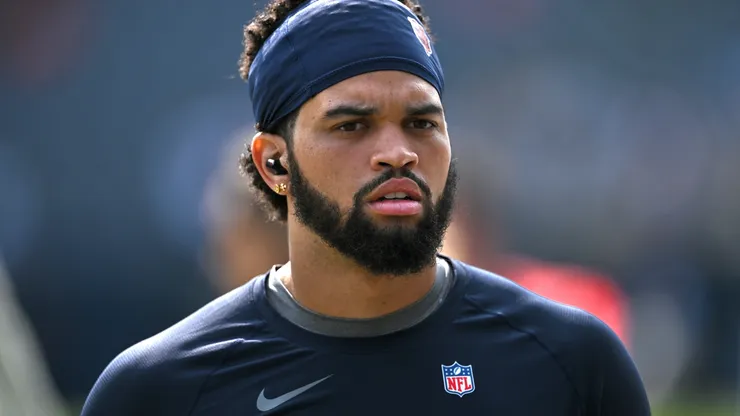 Caleb Williams #18 of the Chicago Bears warms up before the game against the Tennessee Titans at Soldier Field on September 08, 2024 in Chicago, Illinois.