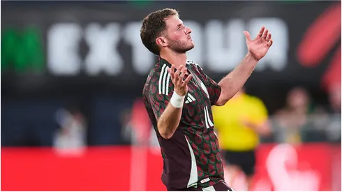 Santiago Gimenez of Mexico