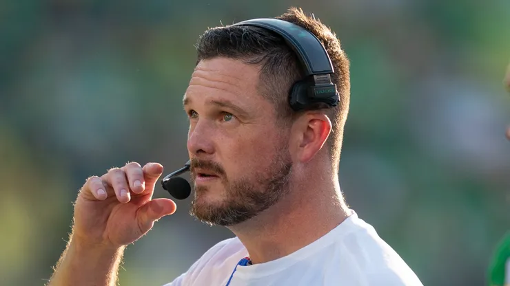 EUGENE, OREGON - AUGUST 31: Head Coach Dan Lanning of the Oregon Ducks looks up at the scoreboard during a timeout in the third quarter in the game against the Idaho Vandals at Autzen Stadium